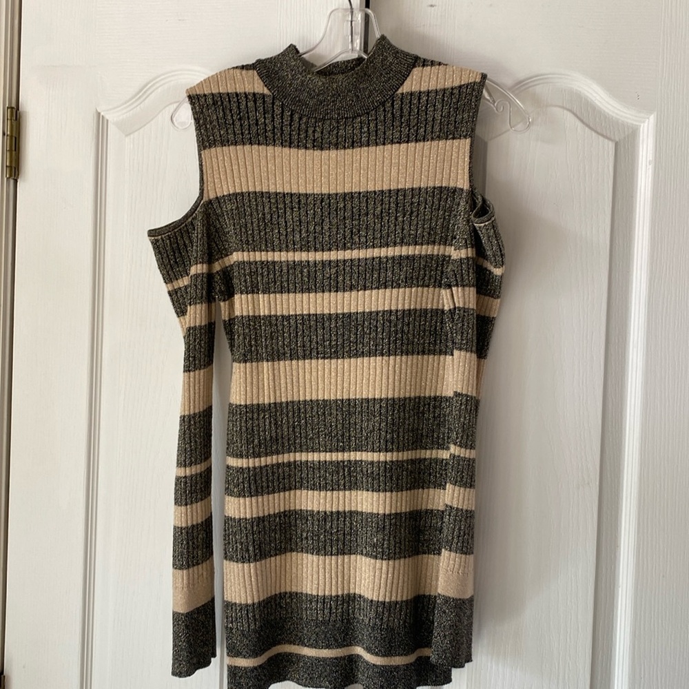 Cold shoulder sweater, size Large